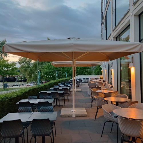 parasoll balkong restaurang