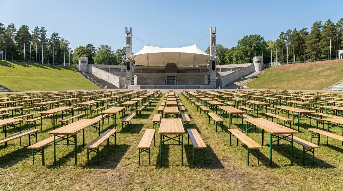Beergarden-möbler på festival